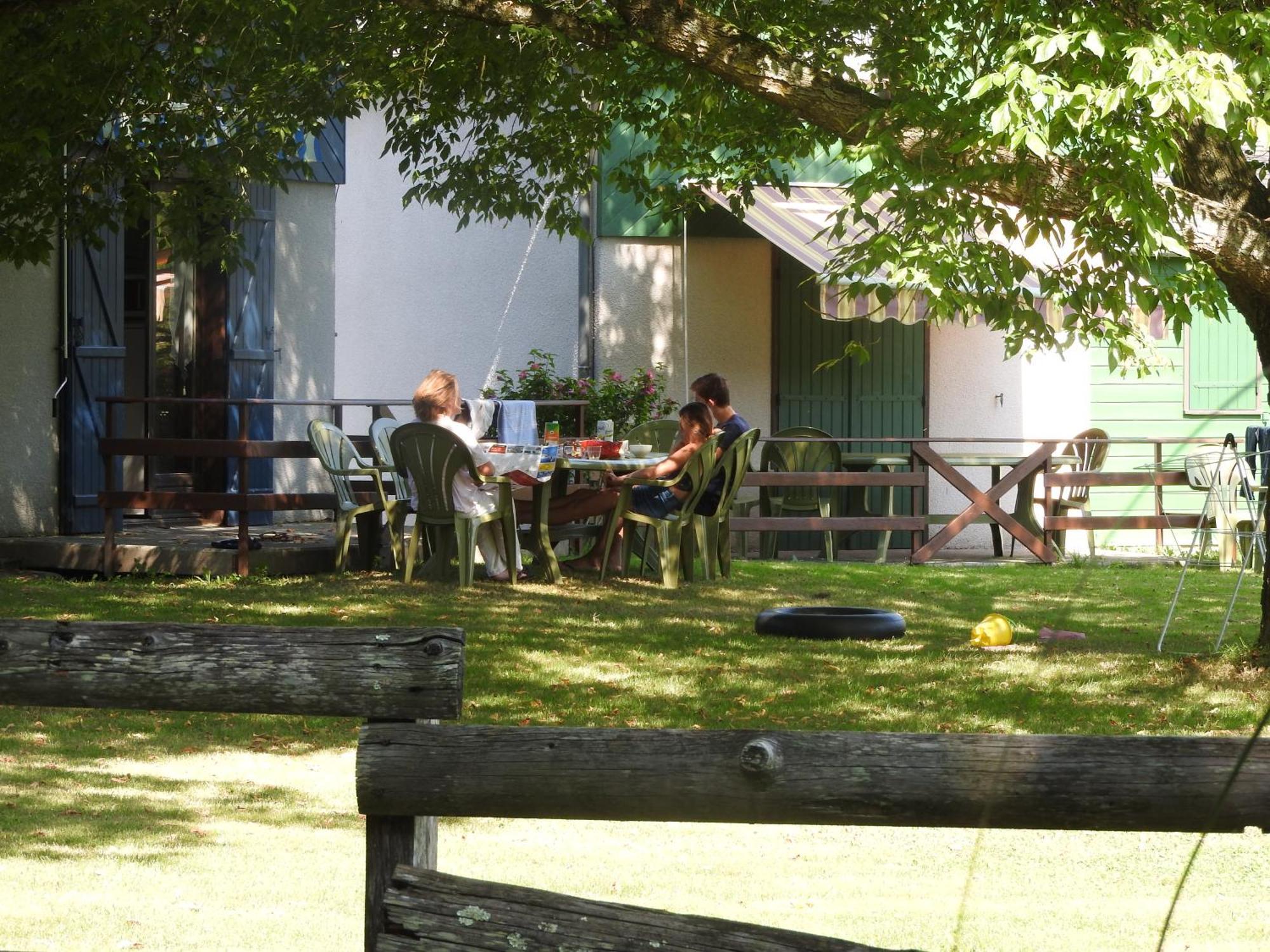Camping Le Saillet Lestelle-Betharram Exterior photo